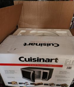 New Cuisinart 1.3 cu ft Microwave Ove