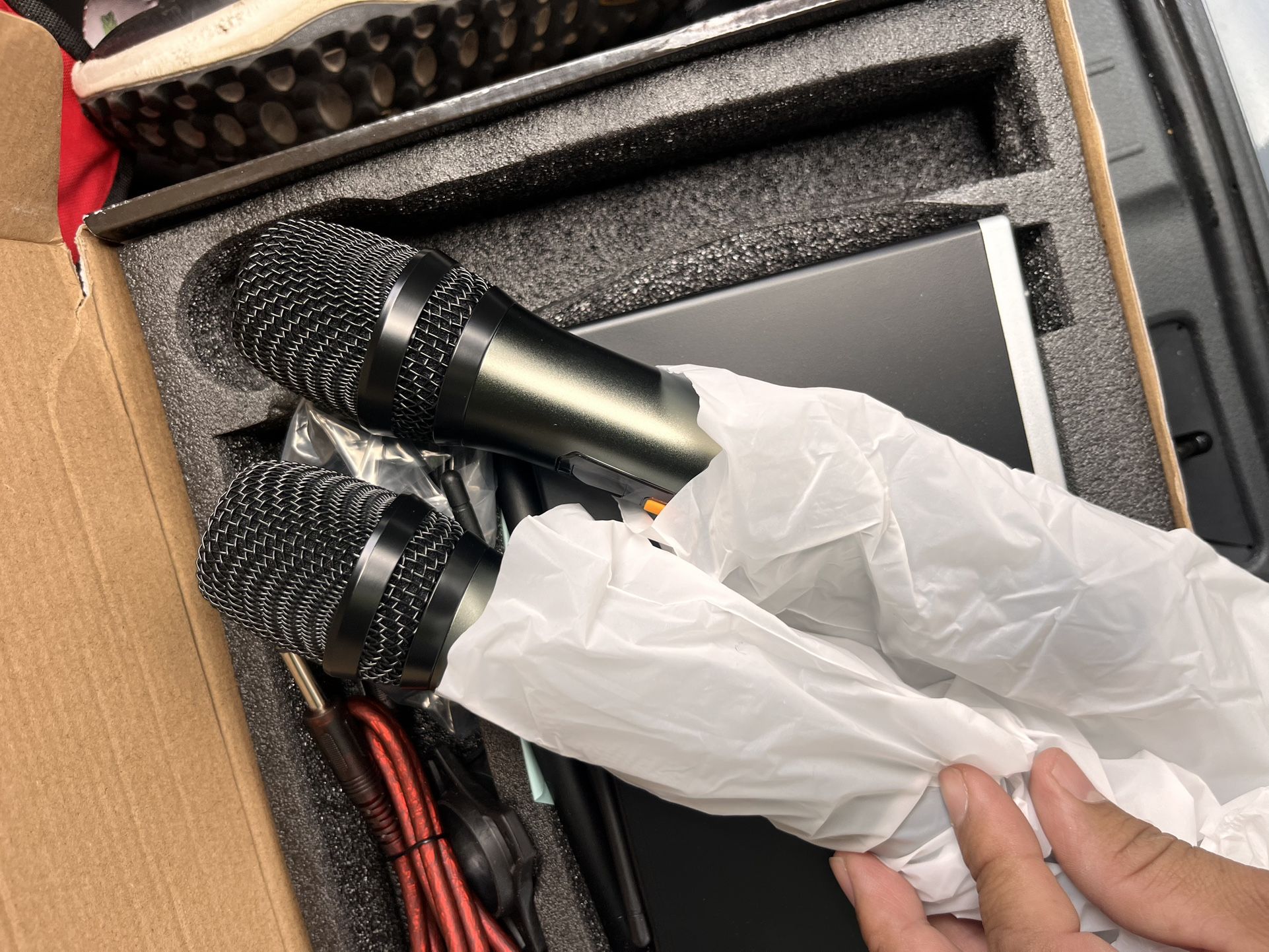 Universal Microphones 