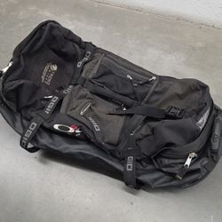 Rolling duffle bag