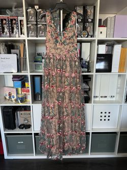 BNEW WITH TAGS FLORAL DRESS SZ3