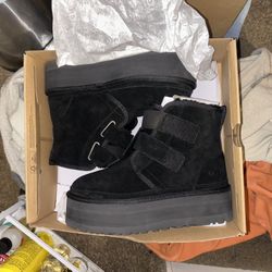  Black Uggs / W Neumel  