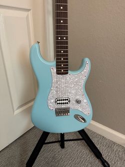 Fender Tom DeLonge Stratocaster Electric Guitar