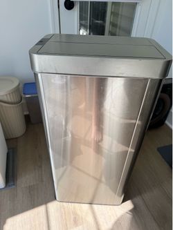 Automatic trash can (13 gallons) + rechargeable batteries
