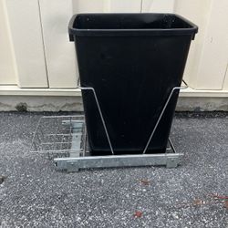 Trashcan Roller With Plastic Can