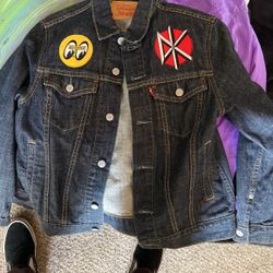 Levi’s Jean Jacket Size LARGE