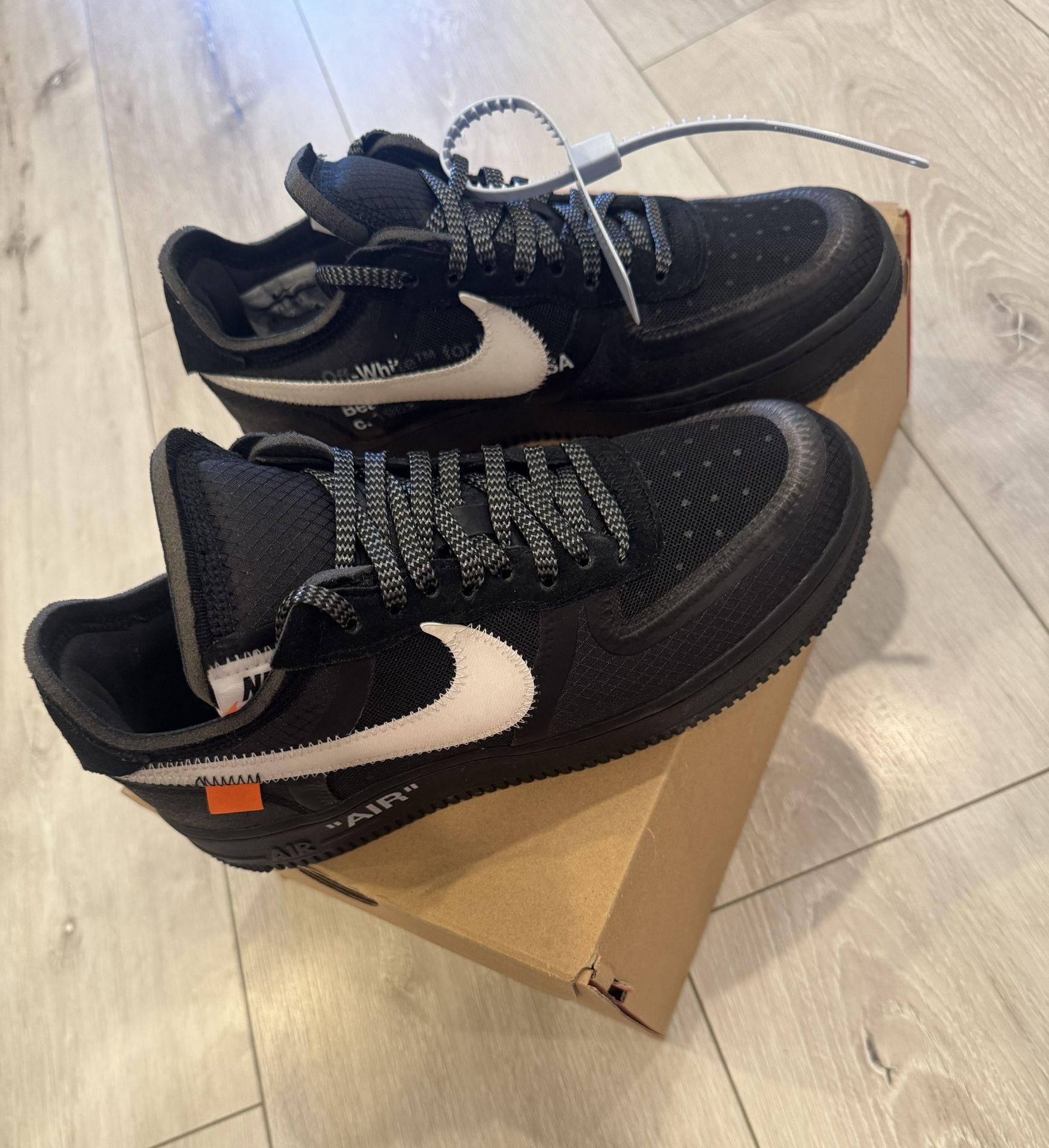 Nike Off White Air Force 1 “The 10” Size 6 / Black