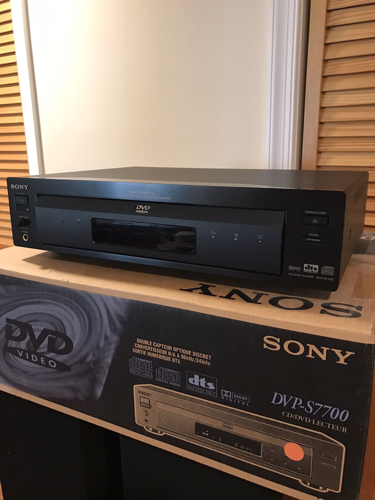 Sony DVP-S7700 DVD Player