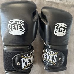 CLETO REYES Training Boxing Gloves with Hook and Loop Closure for Sparring and Heavy Punching Bags, Men and Women, MMA, Kickboxing, Muay Thai