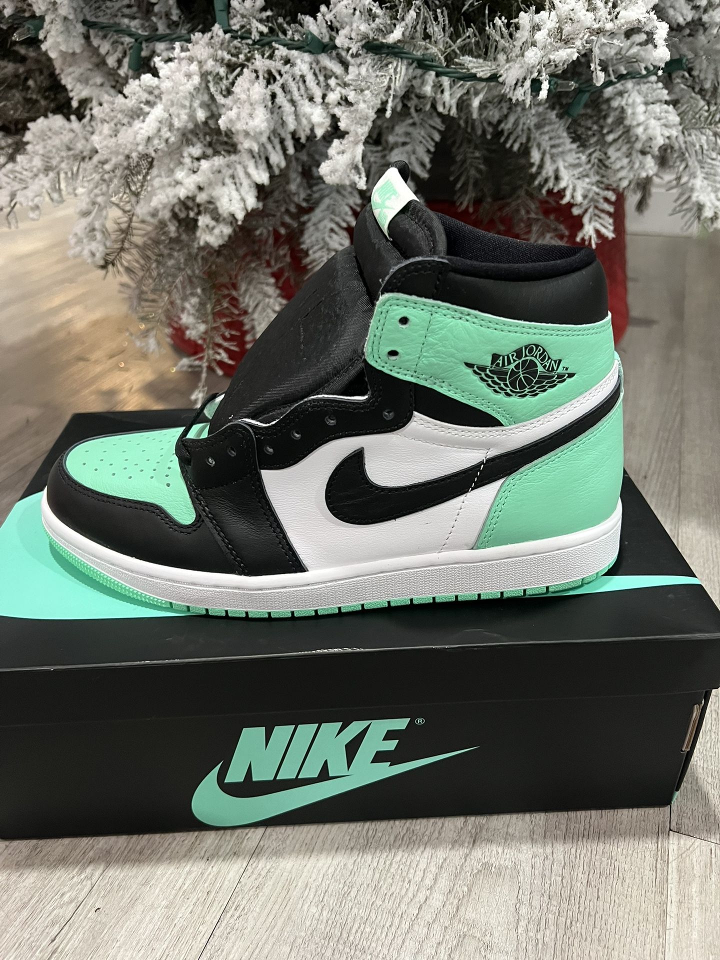 Jordan 1 Green Glow