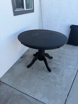Black Round Pedestal Dining Table