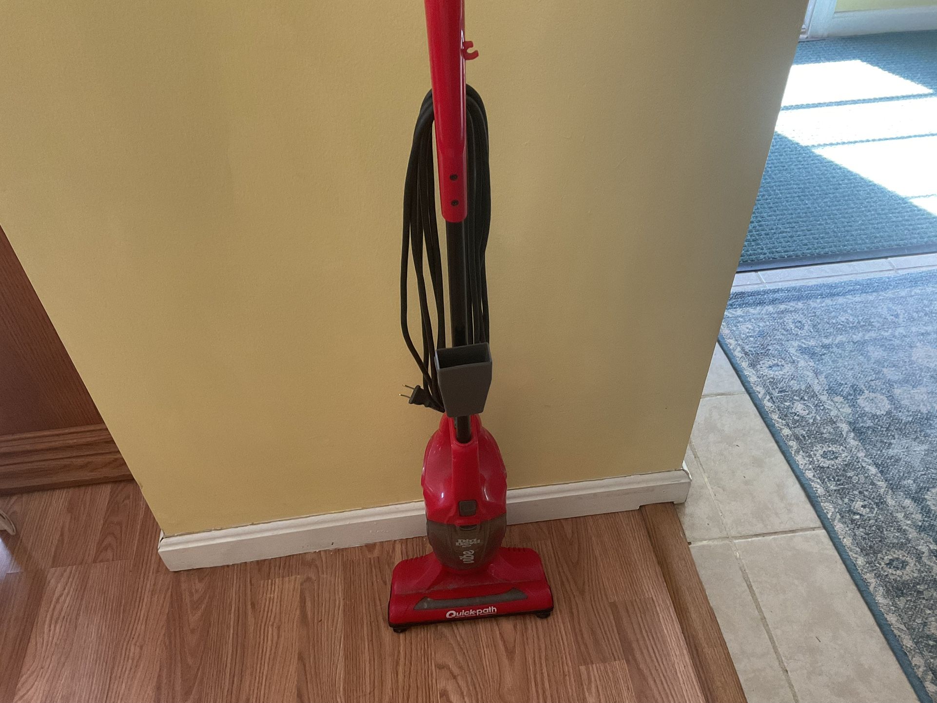 DIRT DEVIL VACUUM