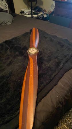 Airplane clock propeller