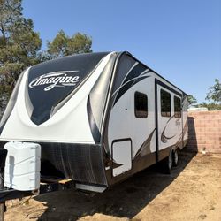 2016 Imagine 28ft Travel Trailer
