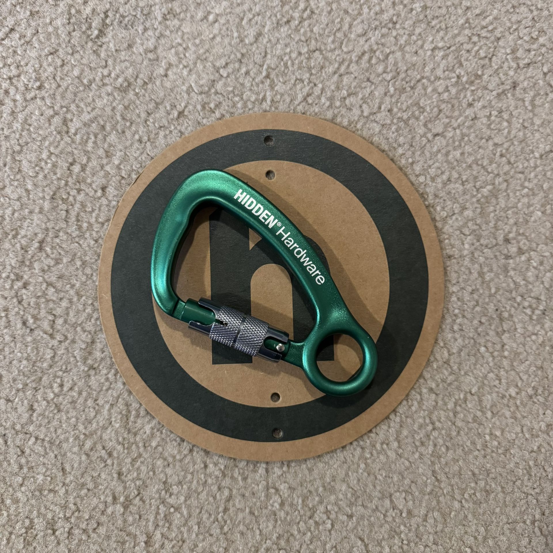 HIDDEN New York Hardware Carabiner XL Green