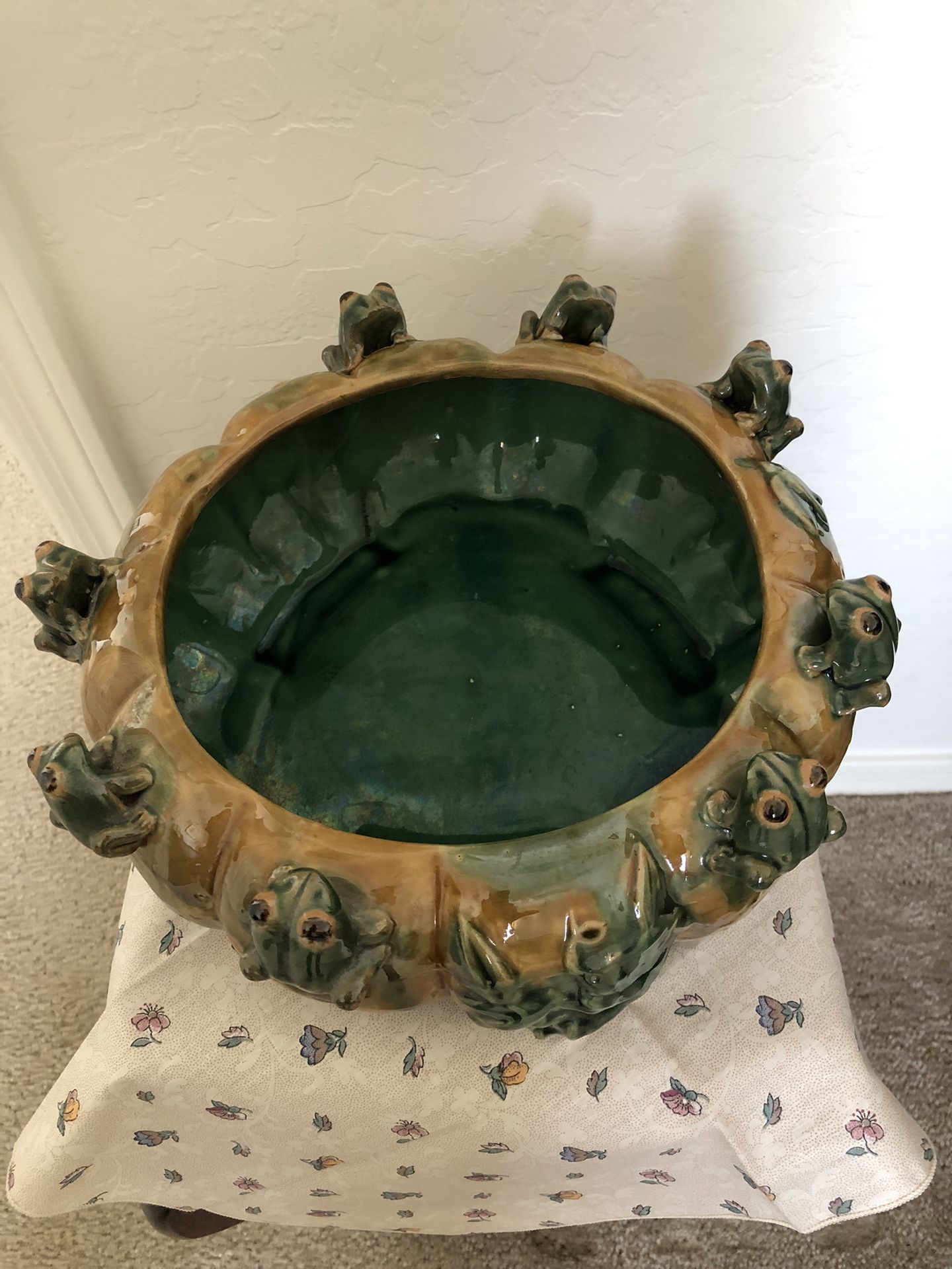 Ceramic Frogs Plant Pot 
