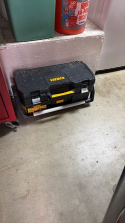 Dewalt 2 Shelf Tool Box
