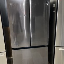 Samsung 32’ Wide Refrigerator 