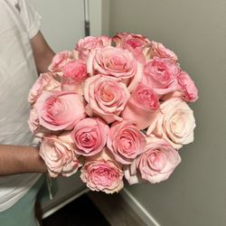 Fresh Roses, Vased Bouquet