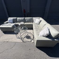 Sectional/couch/sofa,Teale,Leather, brand: Havertys, Delivery Available 🚚