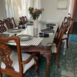 Dining Table And 6 Chairs 