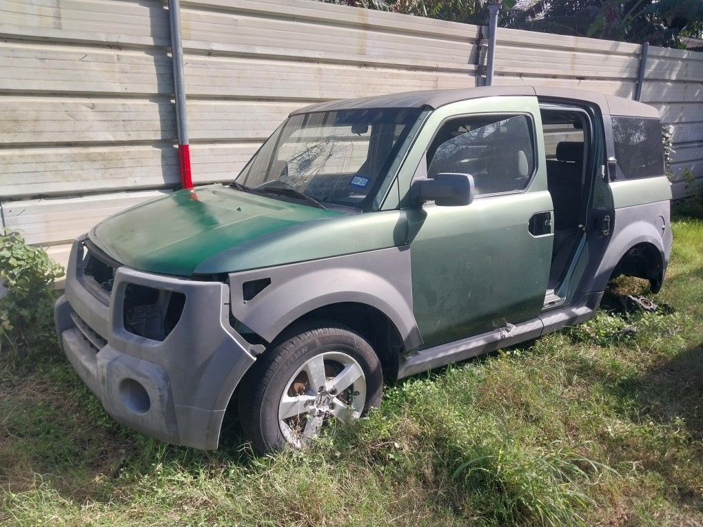 2005 Honda Element FOR PARTS OR SELL WHOLE