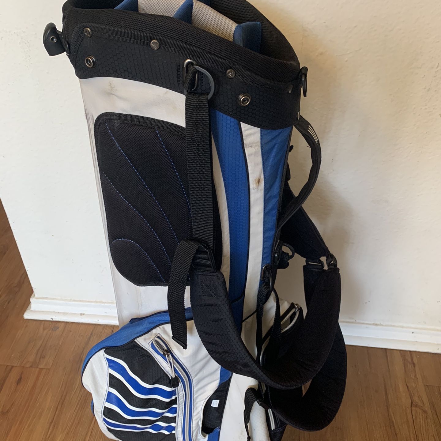 Adidas Golf Bag rain hood) for Sale in Austin, - OfferUp