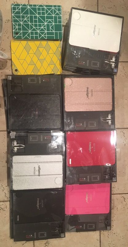 iPad Mini cases bulk lot of 23 some come with most head phones