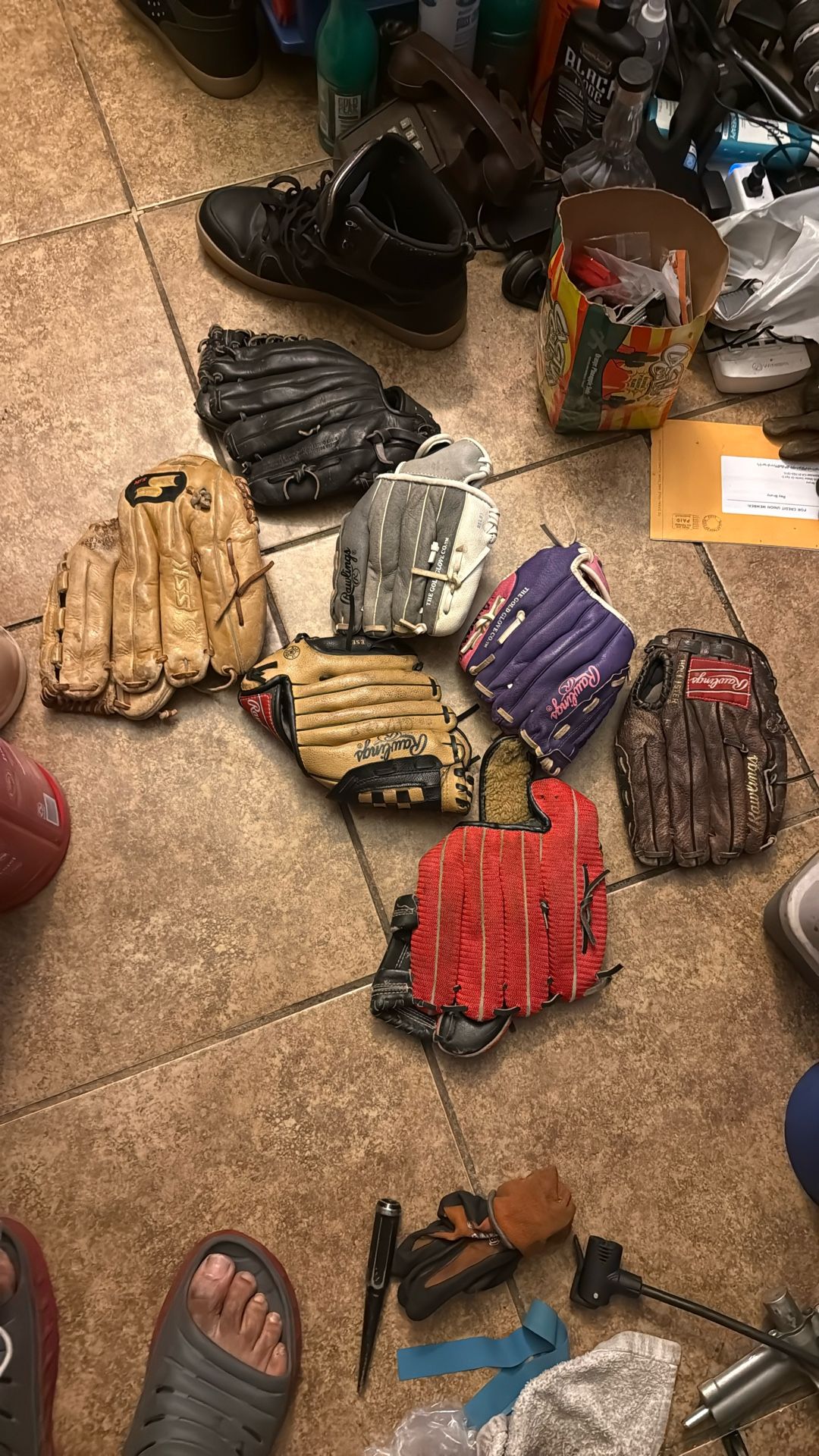 Baseball gloves