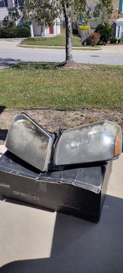 2005-07 Dodge Magnum OEM Headlights