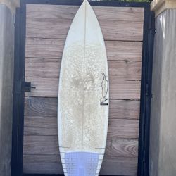 Surfboard Chilli Great condition, Epoxy 5’8 x 18 7/8 x 2 1/4,   25.8 