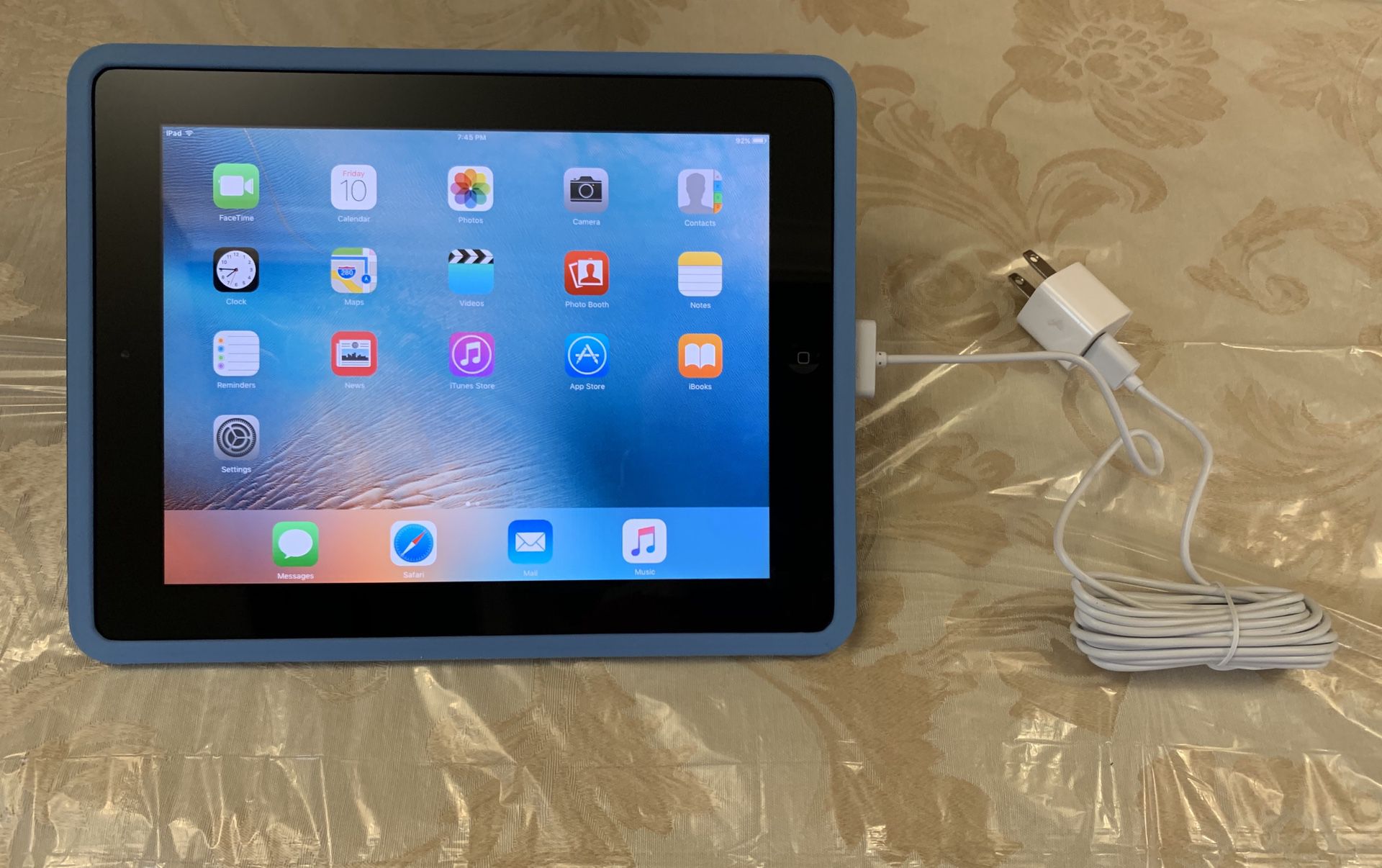 Apple iPad 2 MC769LL/A Tablet (16GB, WiFi, Black) 2nd Generation