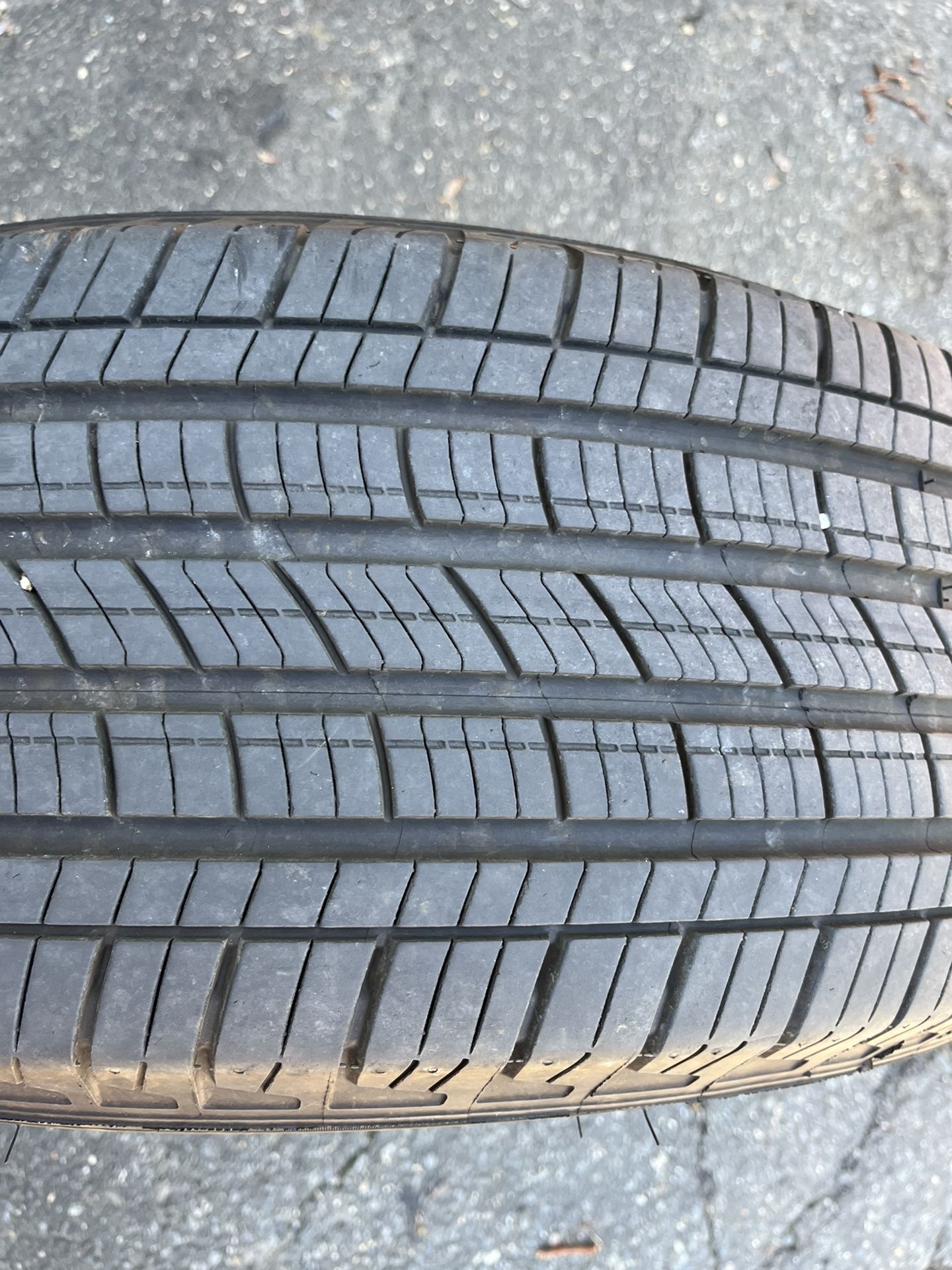 ONE USED TIRE 265/65R17 MICHELIN HAVE PARCH INTALLATION AND BALANCING $45 Cash Only 