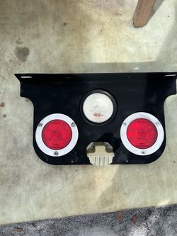Tail light bar