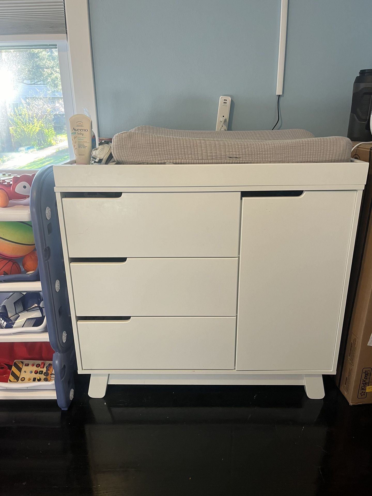 Changing table/dresser 