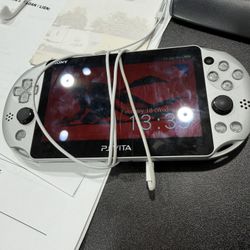 PS Vita Slim (Silver)
