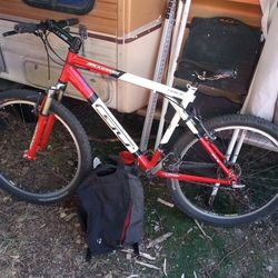 GT Backwoods, Triple Triangle Bicycle. 27 Speed 