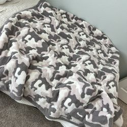Barefoot Dreams Throw Blanket