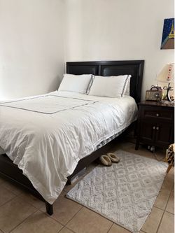 Queen bed & Dresser
