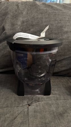 a 64-ounce Ninja replacement food processor bowl with a black locking lid