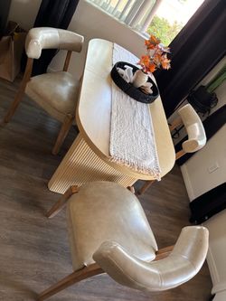 Modern adjustable dining table and 4 seats