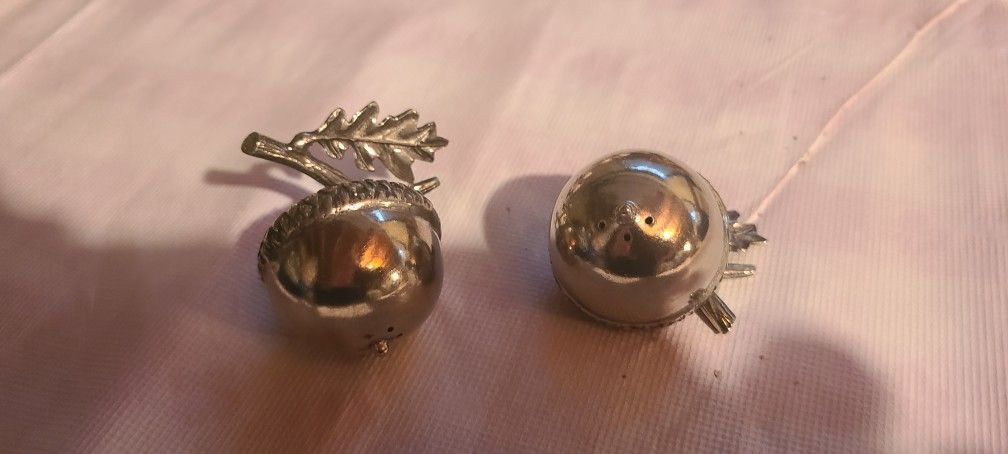 Acorn Salt & Pepper Shakers 
