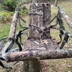 Summit Climbimg Treestand (NEVER USED)