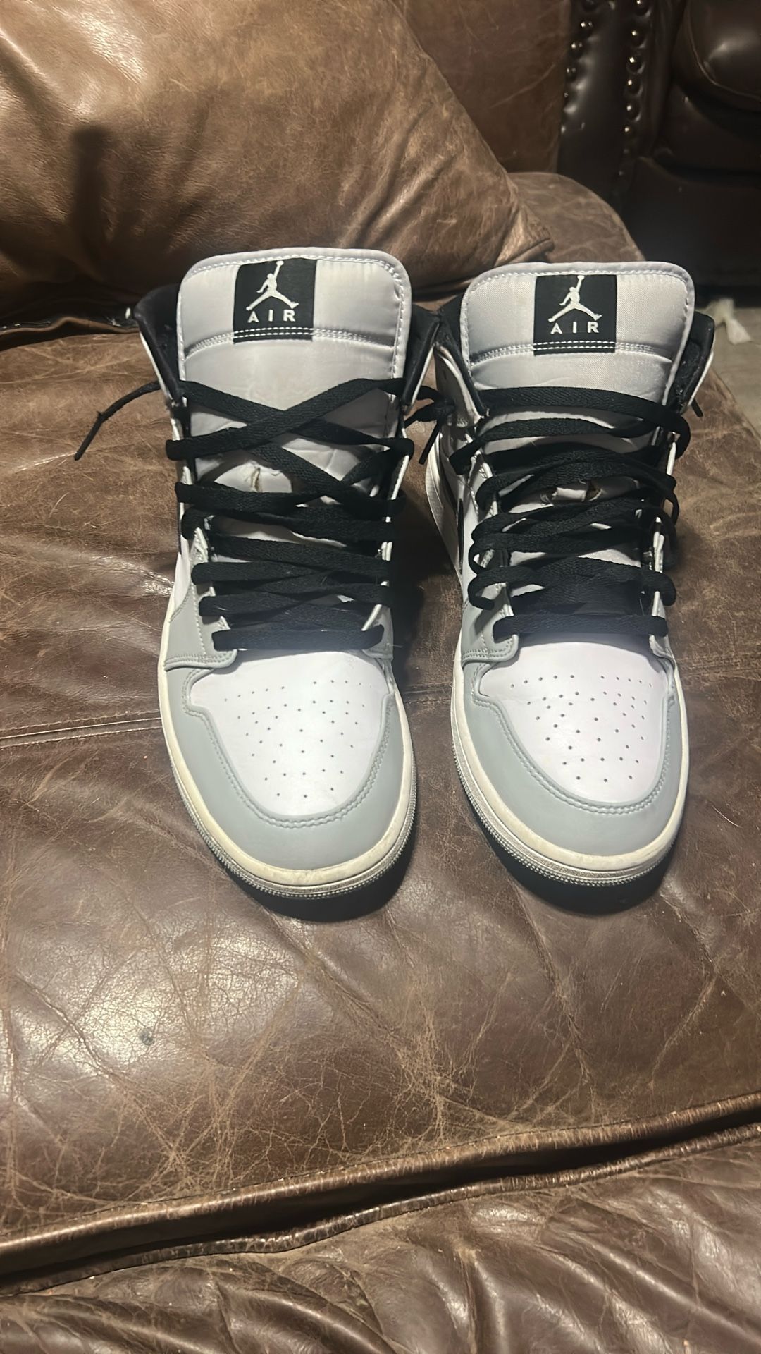Jordan 1 Mid Light Smoke Grey