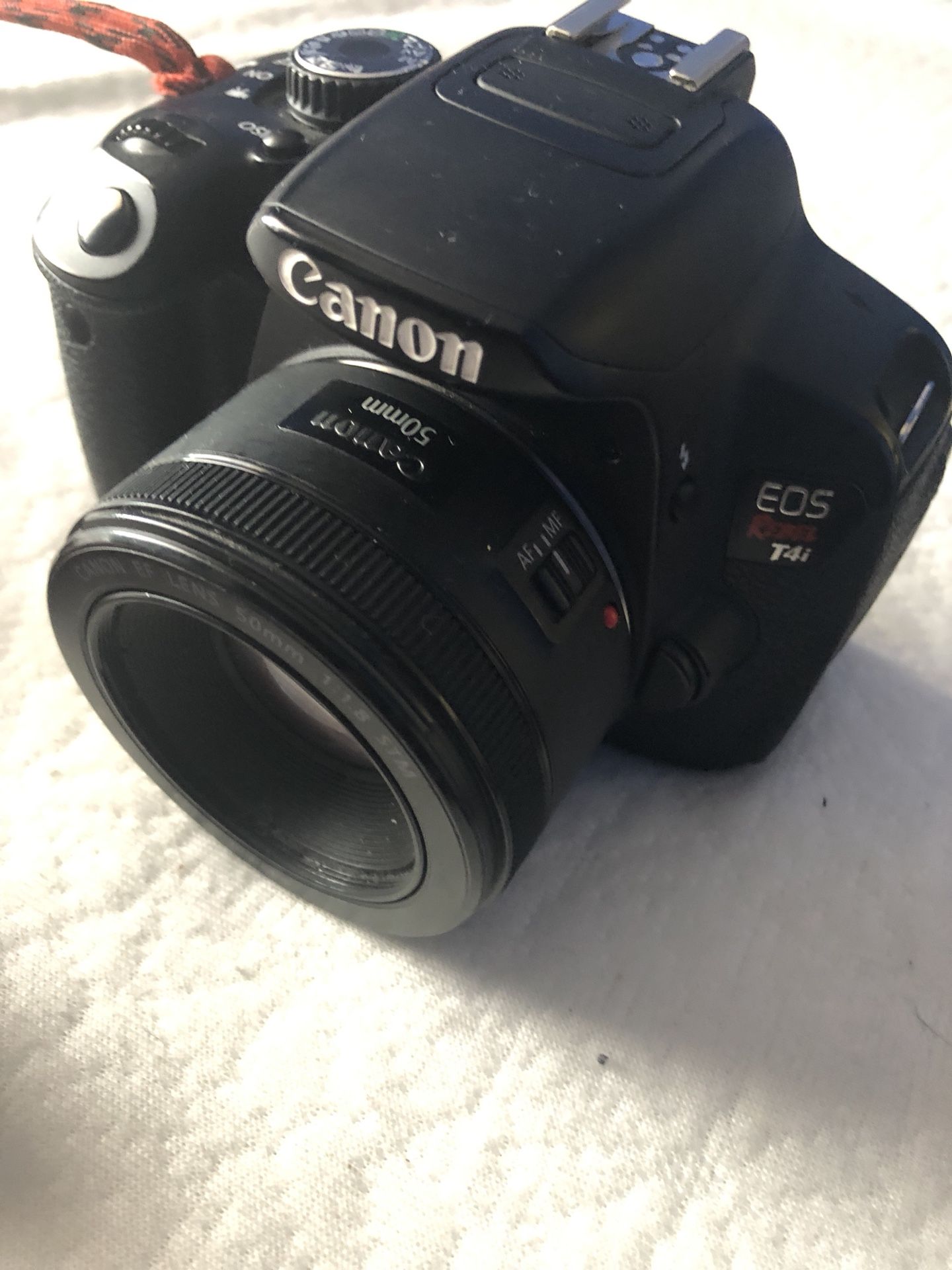 Canon Rebel T4i body w/Basic Kit lense & Charge