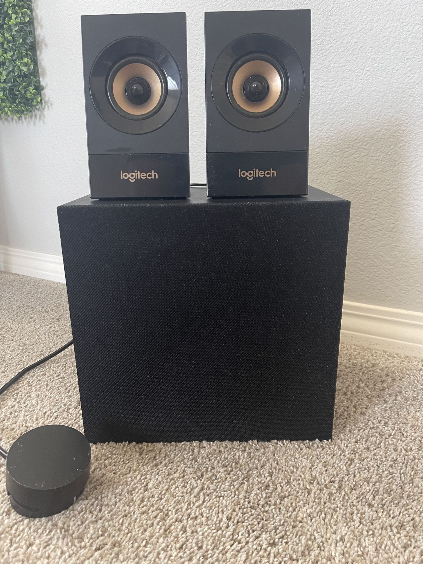 Logitech Z533 Multimedia Speakers With Subwoofer
