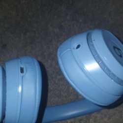 beats solo 4, sky blue.