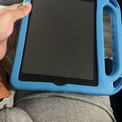 Restored 2018 Apple iPad Wi Fi 32 GB