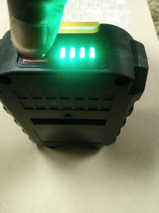 Tietoc Chainsaw Battery 6" 21V 3.0ah $15 Firm P/U 48 TH ST ROOSEVELT PHX AZ