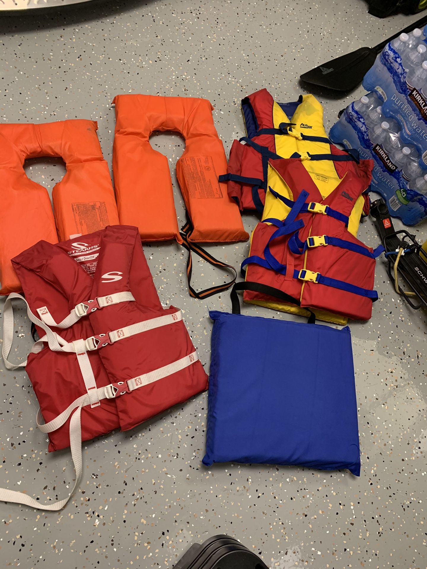 (5) Life Jackets And (1) Throwable. Stearns Coast Guard Approved, boating life jackets SEE