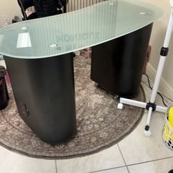 Manicure Table